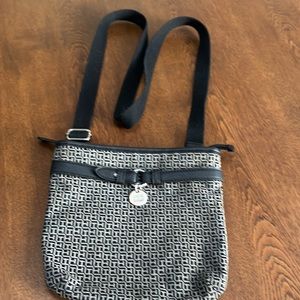 Classic Tommy Hilfiger Crossbody bag, Perfect cond. 23”drop strap. Zip closure.